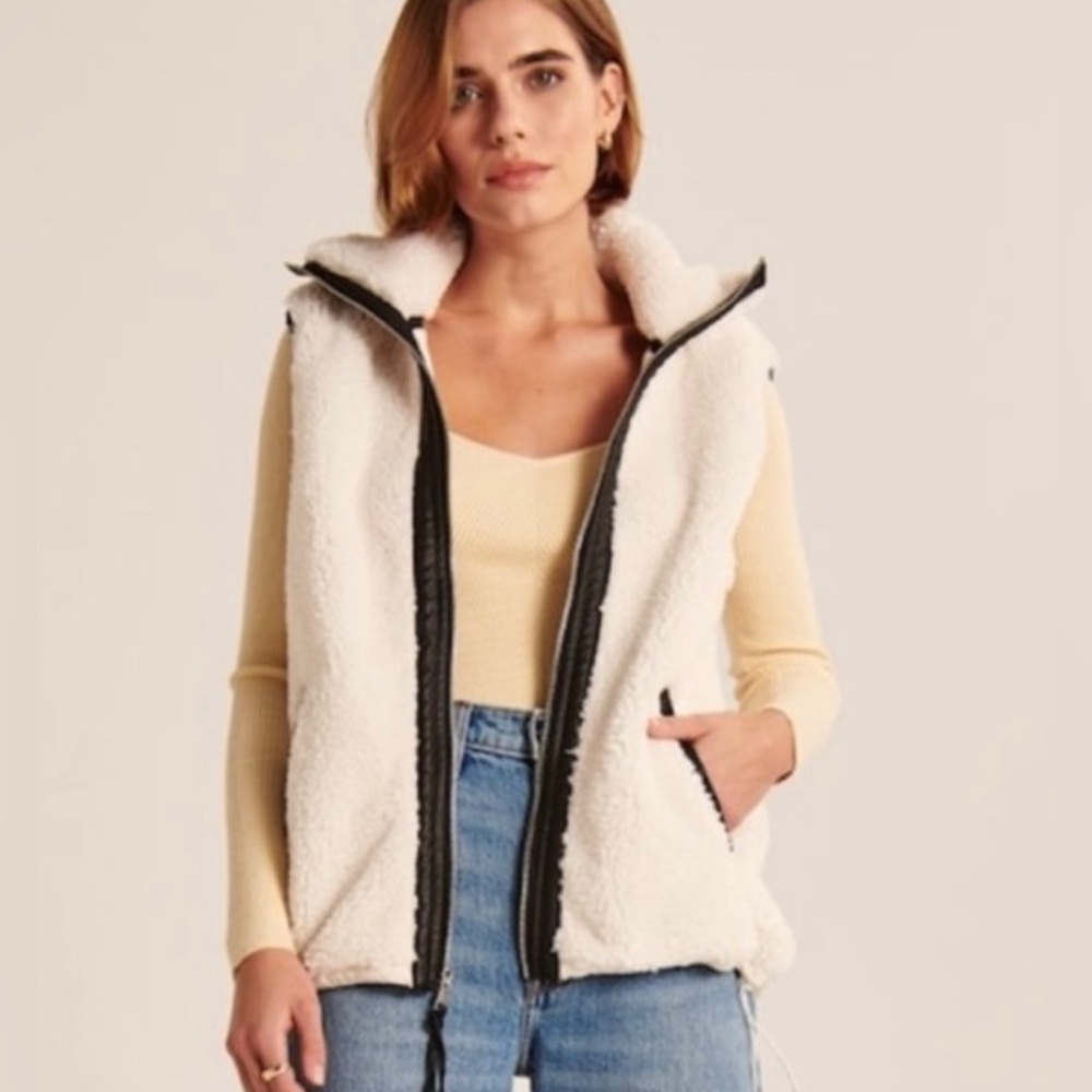 Abercrombie & Fitch Faux Fur Vest